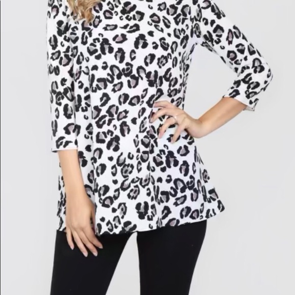 Leopard Key Hole three quarter length top - Picture 1 of 6